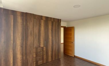 Venta departamento de 161 m2 de 3 dormitorios en Nayón