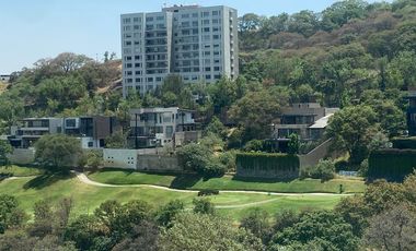 Casa con Alberca, Vista al Golf y Paneles Solares en venta en Bosque Real – 590 m²