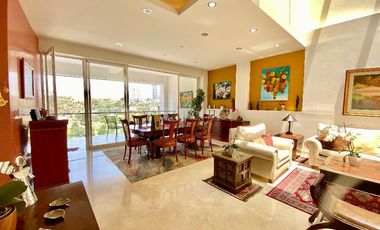 Casa con Alberca, Vista al Golf y Paneles Solares en venta en Bosque Real – 590 m²