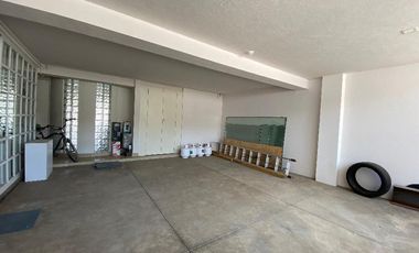 Casa con Alberca, Vista al Golf y Paneles Solares en venta en Bosque Real – 590 m²