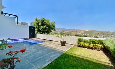 Casa con Alberca, Vista al Golf y Paneles Solares en venta en Bosque Real – 590 m²