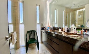 Casa con Alberca, Vista al Golf y Paneles Solares en venta en Bosque Real – 590 m²