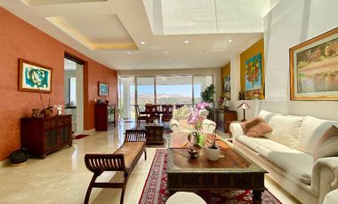 Casa con Alberca, Vista al Golf y Paneles Solares en venta en Bosque Real – 590 m²