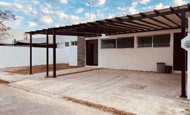 CASA DE 1 PLANTA A PIE DE CALLE EN RENTA, SAN DIEGO CUTZ