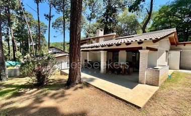 Casa en venta y renta en condominio cerca de la glorieta del Refugio, Avándaro.