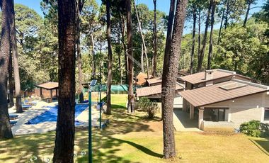 Casa en venta y renta en condominio cerca de la glorieta del Refugio, Avándaro.