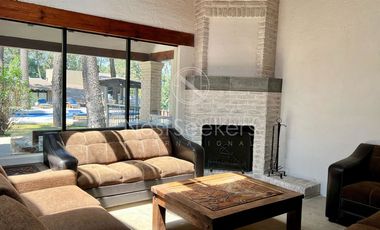 Casa en venta y renta en condominio cerca de la glorieta del Refugio, Avándaro.