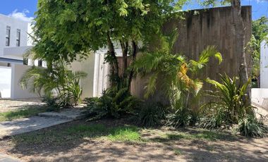 Hermosa Casa  una sola planta en Privada Yucatán Countty Club en Mérida, Yucatán