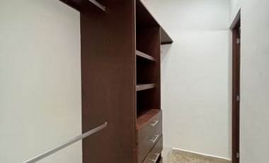 Hermosa Casa  una sola planta en Privada Yucatán Countty Club en Mérida, Yucatán
