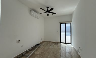 Hermosa Casa  una sola planta en Privada Yucatán Countty Club en Mérida, Yucatán