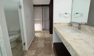 Hermosa Casa  una sola planta en Privada Yucatán Countty Club en Mérida, Yucatán