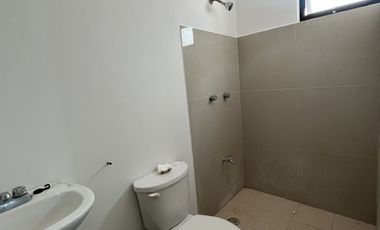 Hermosa Casa  una sola planta en Privada Yucatán Countty Club en Mérida, Yucatán