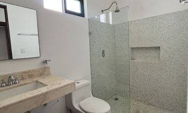 Hermosa Casa  una sola planta en Privada Yucatán Countty Club en Mérida, Yucatán