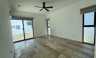 Hermosa Casa  una sola planta en Privada Yucatán Countty Club en Mérida, Yucatán