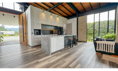 Casa Campestre en Arriendo, Parcelación Llanogrande