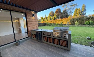 VENDO GRANDIOSA CASA EN REFUGIO DEL VALLE LA CALERA