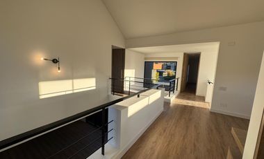 VENDO GRANDIOSA CASA EN REFUGIO DEL VALLE LA CALERA
