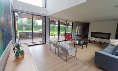 VENDO GRANDIOSA CASA EN REFUGIO DEL VALLE LA CALERA