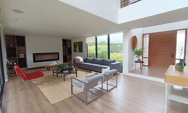 VENDO GRANDIOSA CASA EN REFUGIO DEL VALLE LA CALERA