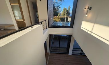 VENDO GRANDIOSA CASA EN REFUGIO DEL VALLE LA CALERA