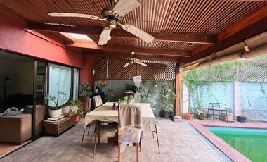 Amplia casa 6D 3B en condominio en Huechuraba
