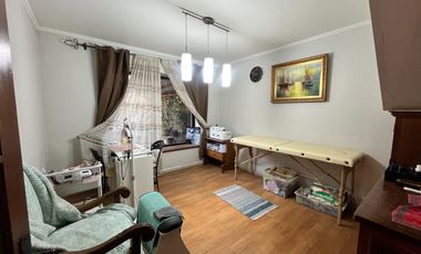Amplia casa 6D 3B en condominio en Huechuraba