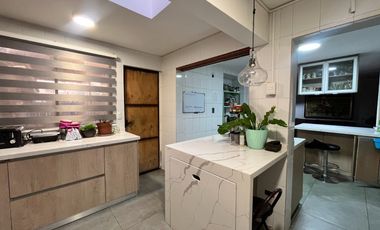Amplia casa 6D 3B en condominio en Huechuraba
