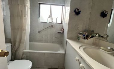 Amplia casa 6D 3B en condominio en Huechuraba