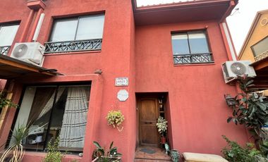Amplia casa 6D 3B en condominio en Huechuraba