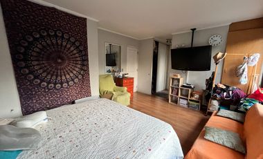 Amplia casa 6D 3B en condominio en Huechuraba