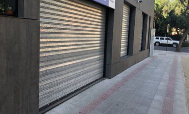 ARRIENDO Local Comercial 27,39 +  Subt. 29,12 m2, Metro ULA