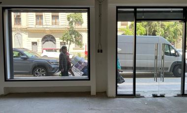 ARRIENDO Local Comercial 43,21 m2 + Subt. 45,51 m2, Metro ULA