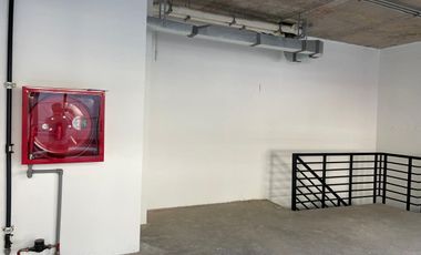 ARRIENDO Local Comercial 43,21 m2 + Subt. 45,51 m2, Metro ULA