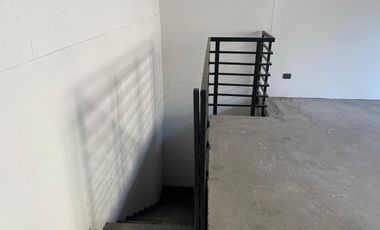 ARRIENDO Local Comercial 43,21 m2 + Subt. 45,51 m2, Metro ULA