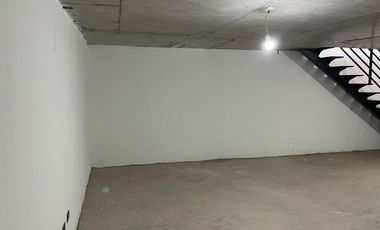 ARRIENDO Local Comercial 43,21 m2 + Subt. 45,51 m2, Metro ULA