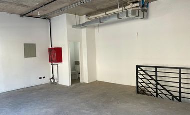 ARRIENDO Local Comercial 43,21 m2 + Subt. 45,51 m2, Metro ULA