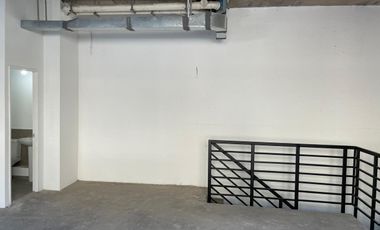 ARRIENDO Local Comercial 43,21 m2 + Subt. 45,51 m2, Metro ULA