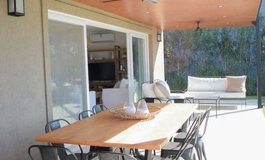 Casa en  venta al agua el canton, islas