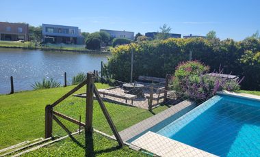 Casa en  venta al agua el canton, islas