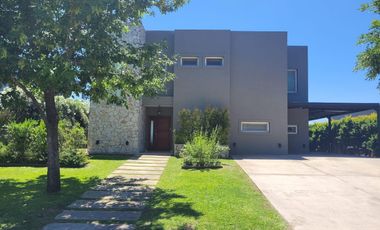 Casa en  venta al agua el canton, islas