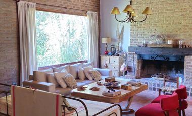 Increible Casa en Cosquin (4 dormitorios, quincho y pileta)