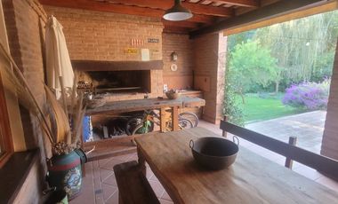 Increible Casa en Cosquin (4 dormitorios, quincho y pileta)
