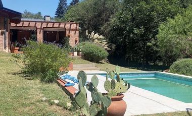 Increible Casa en Cosquin (4 dormitorios, quincho y pileta)