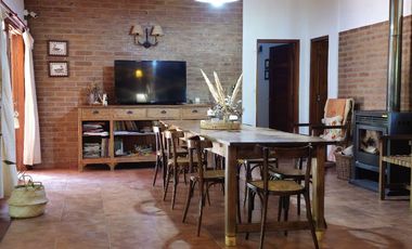 Increible Casa en Cosquin (4 dormitorios, quincho y pileta)