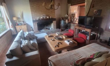 Increible Casa en Cosquin (4 dormitorios, quincho y pileta)