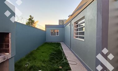 En Venta, Casa 2 dormitorios, en planta baja, B° 5 Soles Plottier