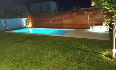 Casa en venta - 4 Dormitorios 3 Baños - Tigre