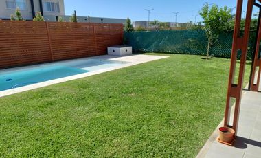 Casa en venta - 4 Dormitorios 3 Baños - Tigre