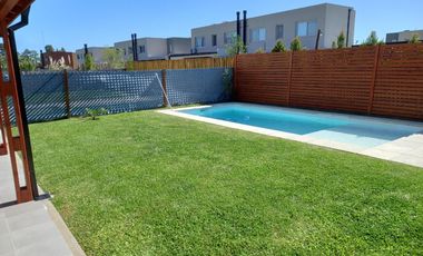 Casa en venta - 4 Dormitorios 3 Baños - Tigre