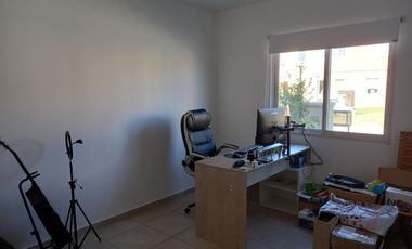 Casa en venta - 4 Dormitorios 3 Baños - Tigre